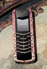 Мобильный телефон от Франка Нуво, украшенный бриллиантами за $73 тысяч, фото topnews.ru