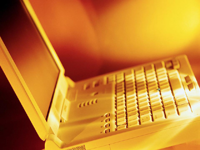 Zeus Computers выпустили золотой ноутбук с бриллиантовой отделкой