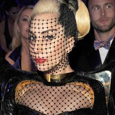 Шоу-дива Леди Гага купила себе инвалидное кресло из золота