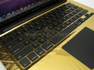 Компания Computer Choppers одела ноутбук MacBook Pro в золотой корпус с бриллиантовым «яблоком»
