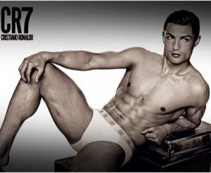 Криштиану Роналду рекламирует собственную линейку нижнего белья