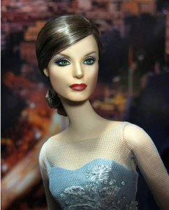 Королева Испании Летиция благодаря российским дизайнерам «стала» куклой Барби
