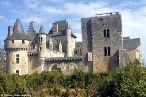 Продается средневековый французский замок, украшенный фресками Пикассо