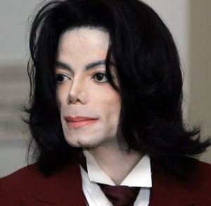 Джозеф Файнс решил стать Майклом Джексоном
