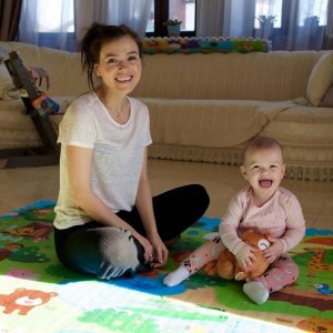 Елена Темникова и ее годовалая дочь снялись для публики