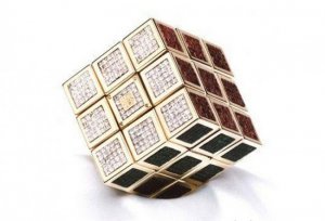 Создан юбилейный золотой Кубик Рубика с гранями из драгоценных камней