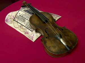 Скрипку, под мелодию которой тонул «Титаник», продали за $1.500.000