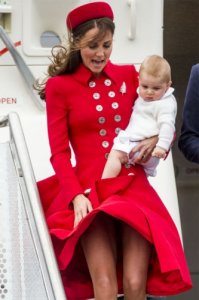 Стройные ножки Кейт Миддлтон: Елизавета II против…