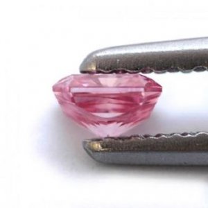 Сенсационное появление на Сотбис пурпурного бриллианта ожидается в октябре