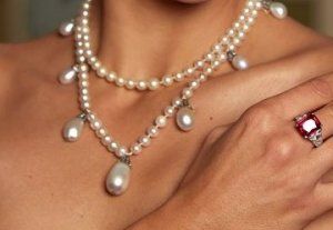 Ушло с молотка жемчужное ожерелье королевы Швеции за $3.420.000