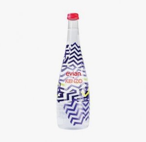 Дизайнерская бутылка для воды Evian от бренда Kenzo