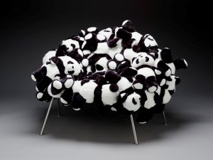 Кресло с мишками-пандами продадут за $45.000