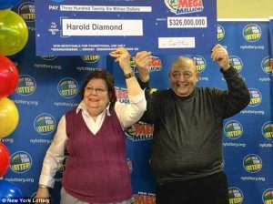80-летний пенсионер в лотереи «Омега» сорвал джекпот в $326 миллионов