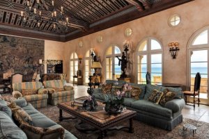 Роскошный особняк в «колониальном» стиле на Палм-Бич продаётся за $47 миллионов