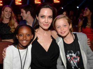 Выход в свет: Анджелина Джоли  чувствует себя хорошо после операции