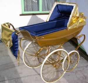 Золотая коляска для вашего малыша стоит почти 12.000 долларов